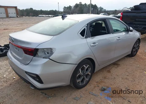 2021 Kia Forte Lxs z USA, uszkodzony, nr VIN 3KPF24AD5ME306475